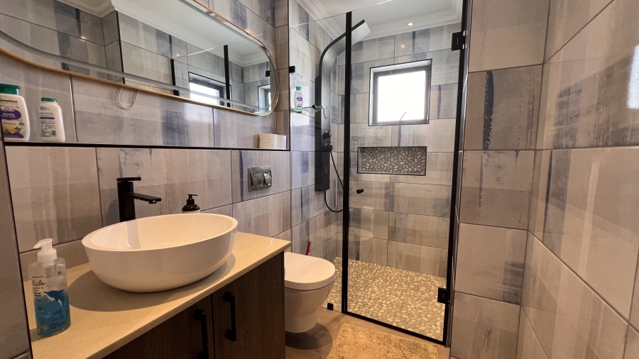 To Let 5 Bedroom Property for Rent in Big Bay Western Cape